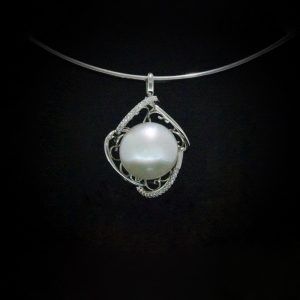18K W/G White South Sea Pearl & Diamond Pendant 16mm 0.15cts