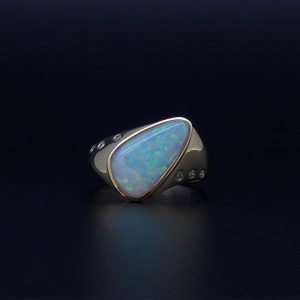 14K Y/G Light Opal & Diamond Ring 4.45cts 0.06cts